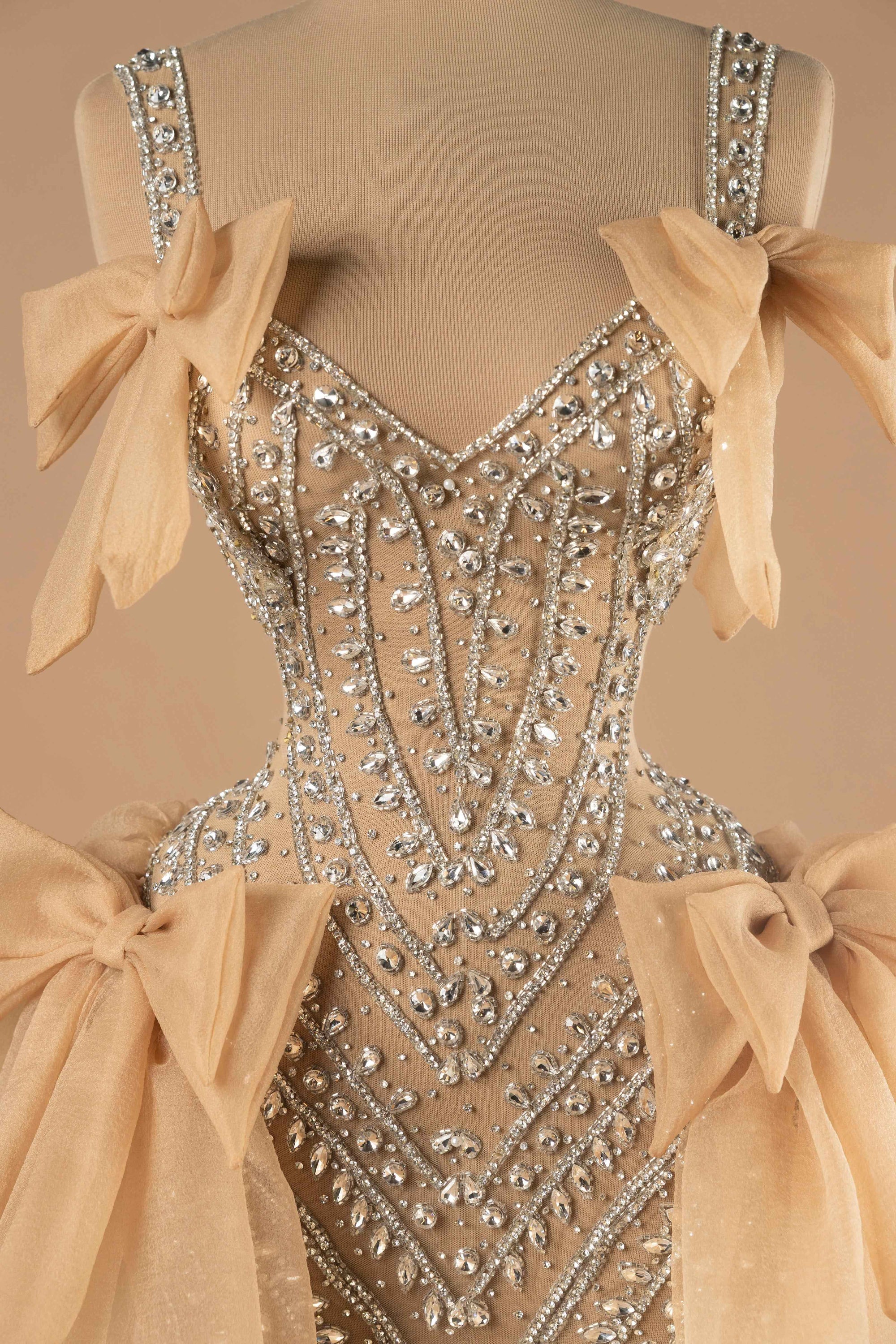 Sihëna Obsidian Allure — champagne sweetheart spaghetti-strap fitted cocktail dress