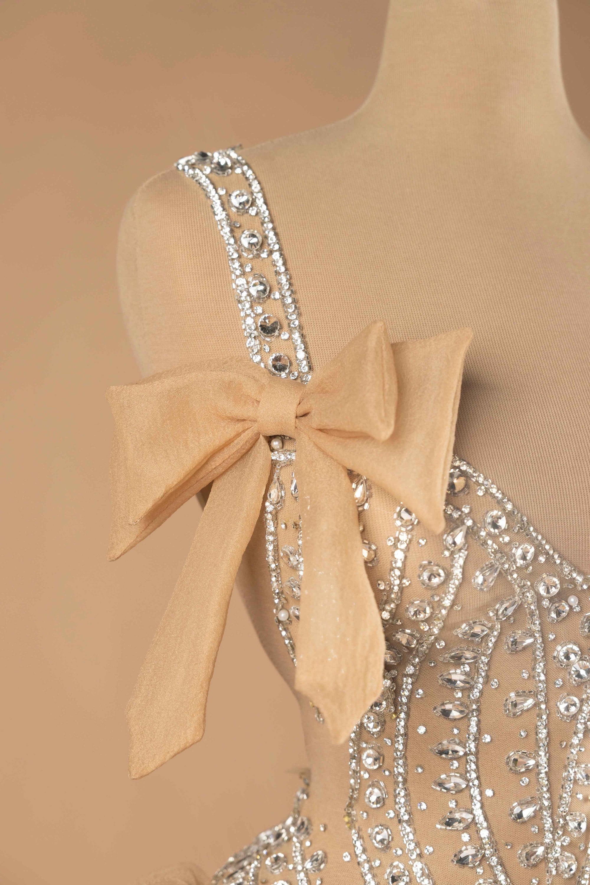 Sihëna Obsidian Allure — champagne sweetheart spaghetti-strap fitted cocktail dress