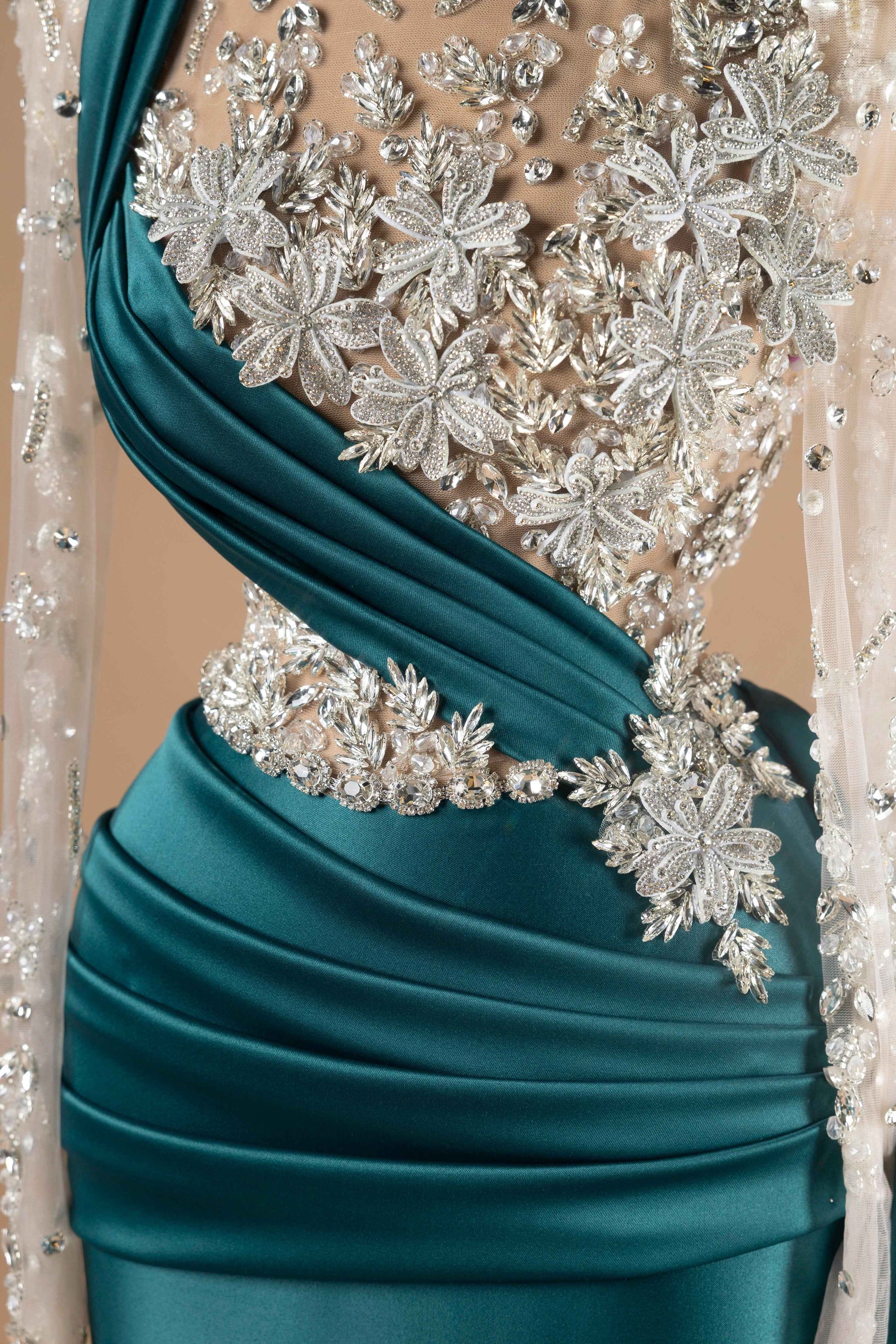 Sihëna Emerald Enchantment — emerald high-neck long-sleeve column evening dress
