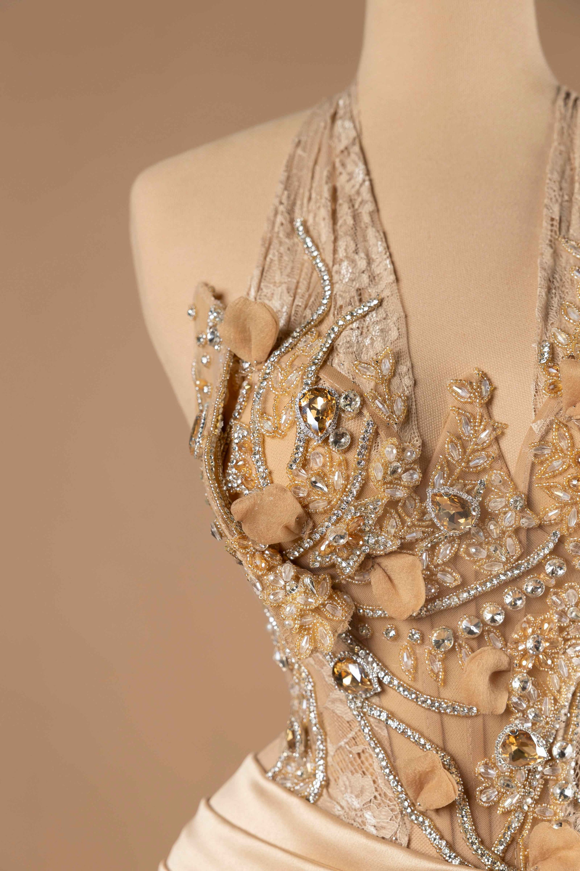 Sihëna Golden Petal Harmony — champagne halter sleeveless column evening dress
