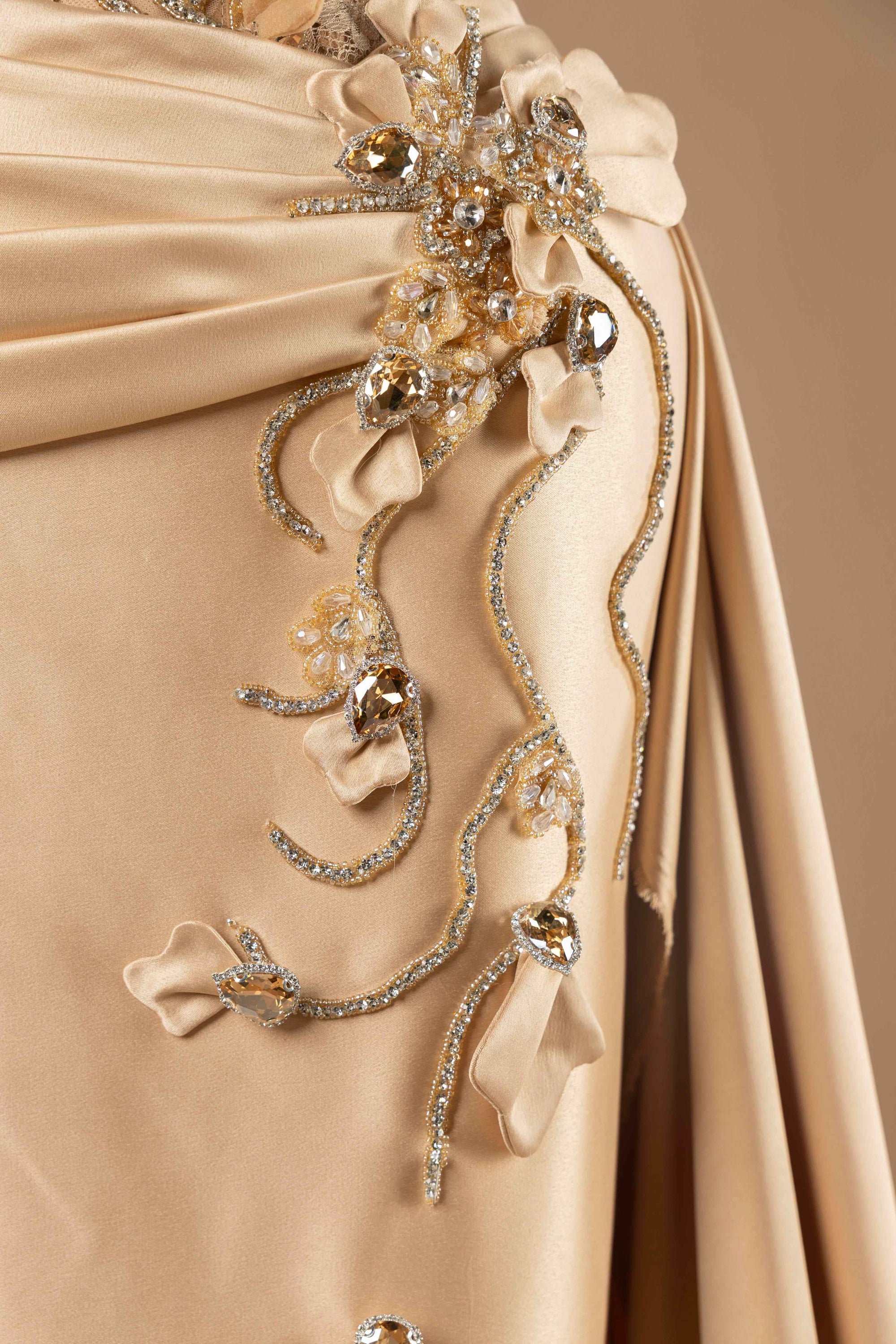 Sihëna Golden Petal Harmony — champagne halter sleeveless column evening dress