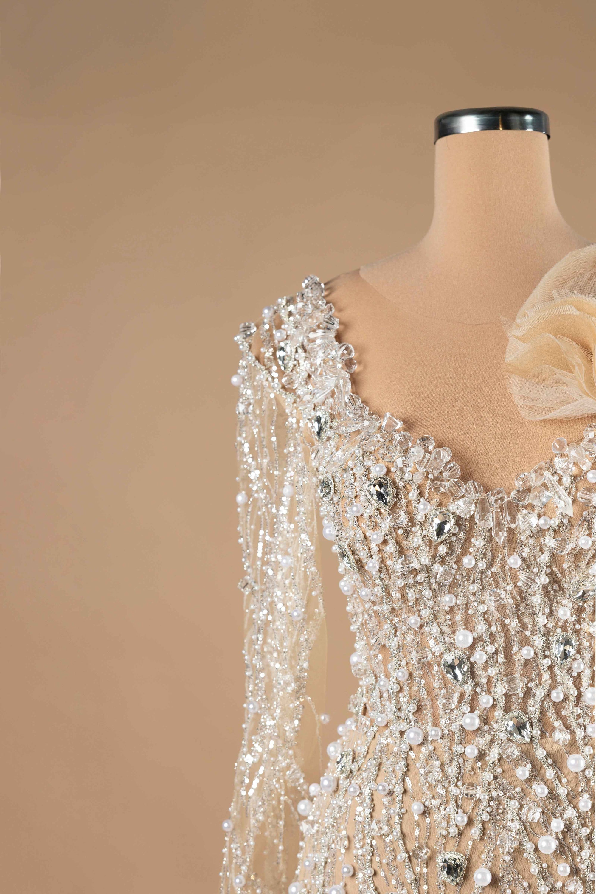 Sihëna Pearl Radiance — ivory v-neck long-sleeve mermaid evening dress