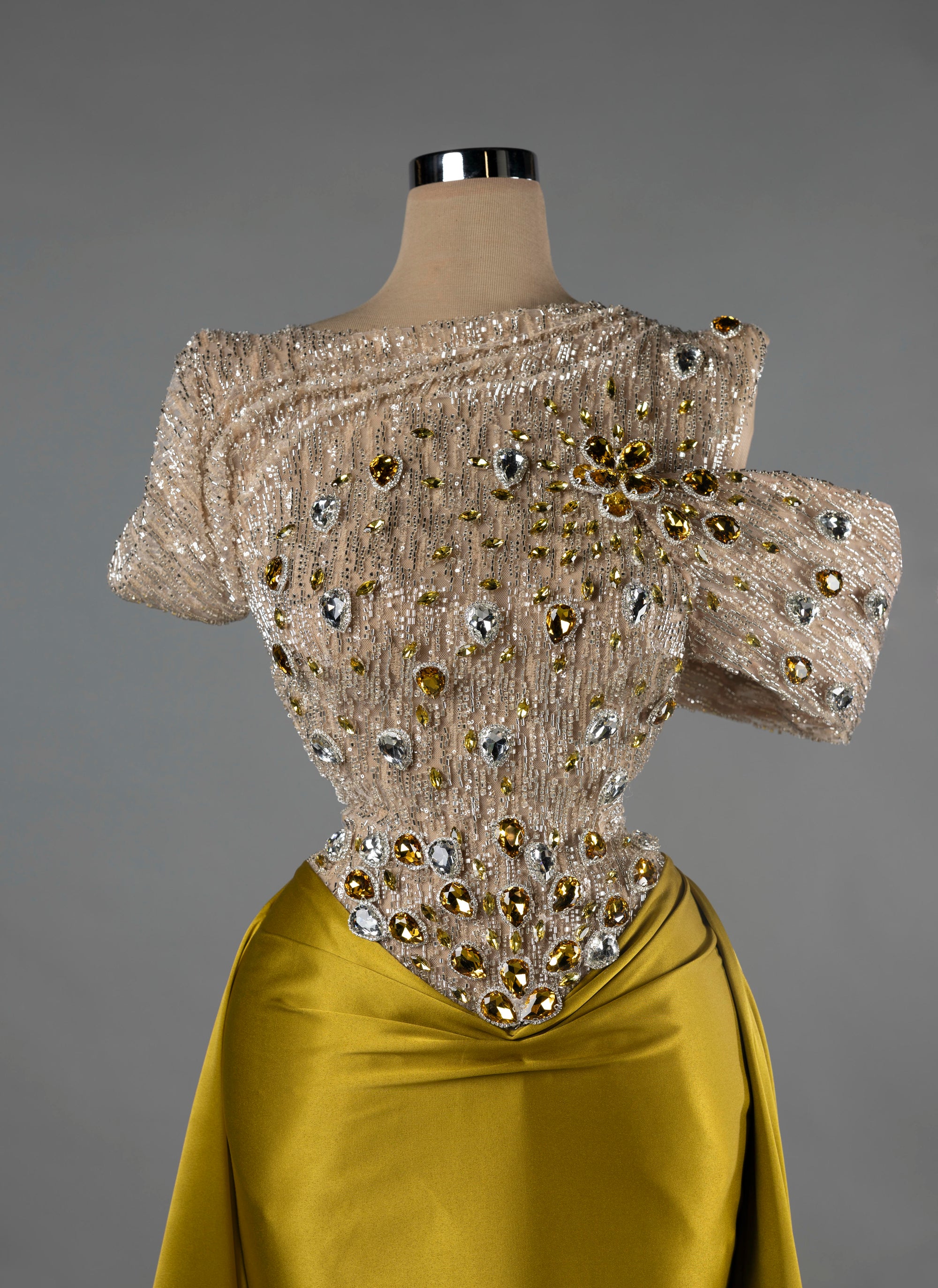 Sihëna Golden Majesty — gold one-shoulder off-shoulder mermaid evening dress