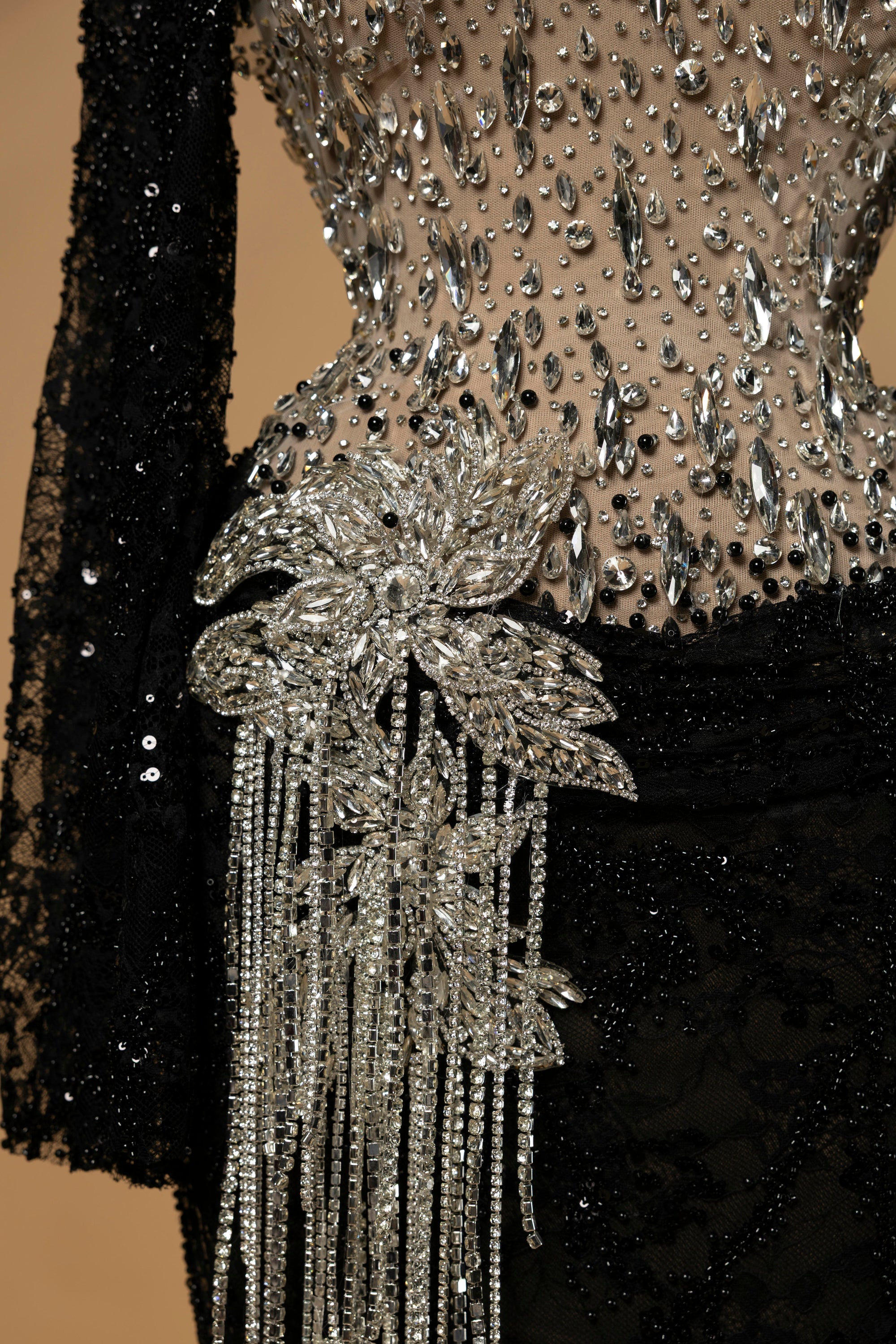 Sihëna Obsidian Glimmer — black high-neck long-sleeve column evening dress