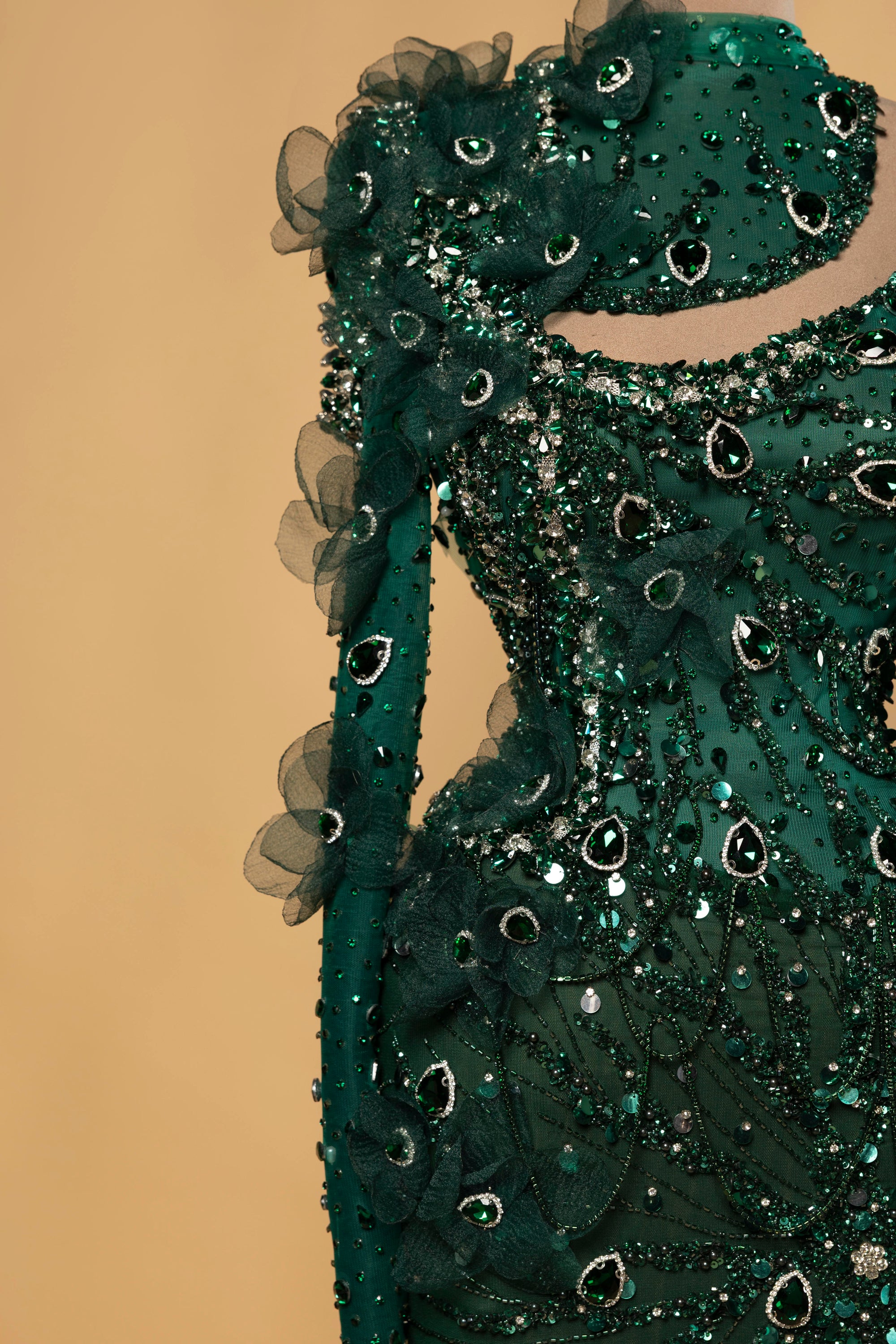 Sihëna Malachite Aura — emerald high-neck long-sleeve mermaid evening dress