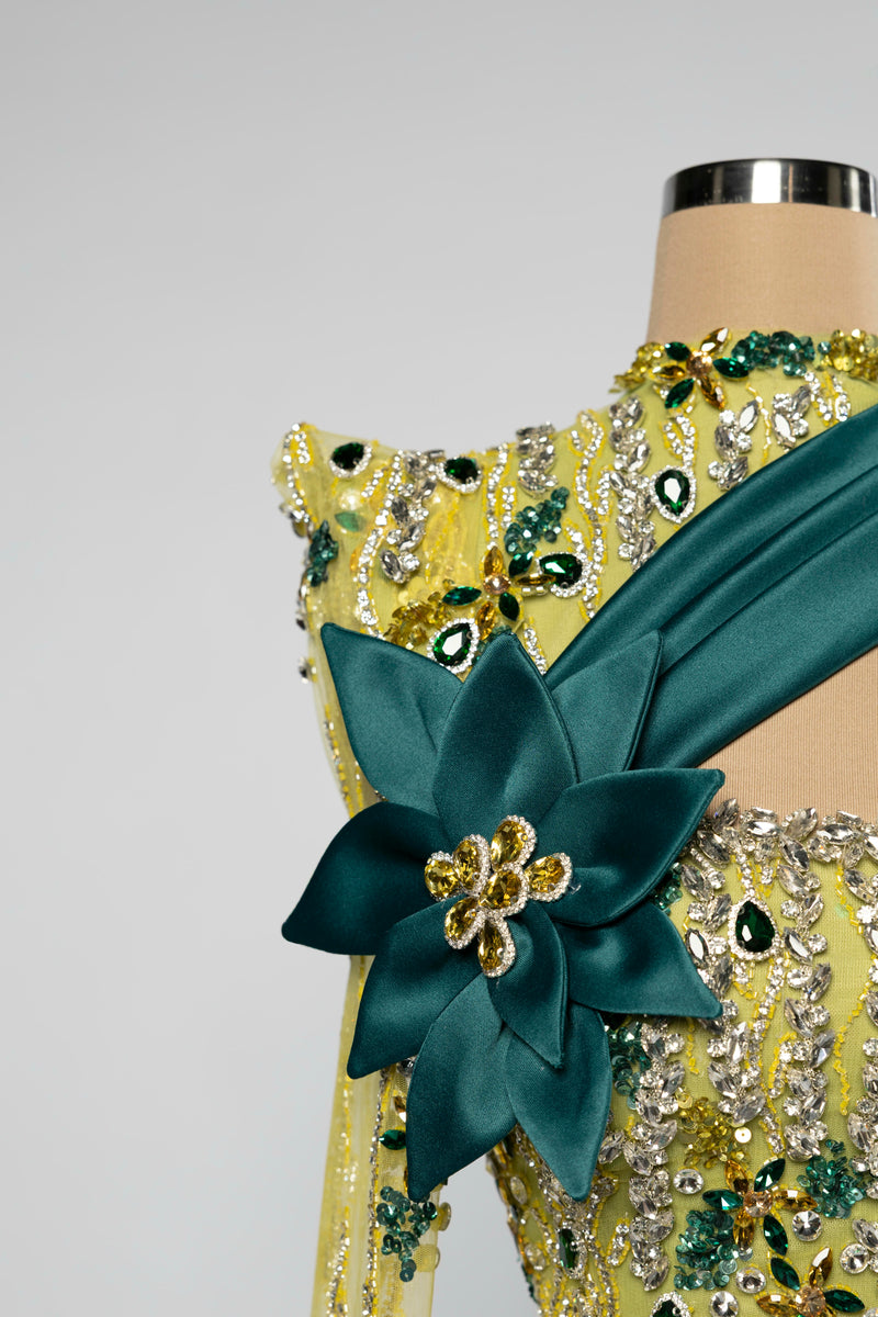 Sihëna Emerald Garland — emerald high-neck long-sleeve mermaid evening dress