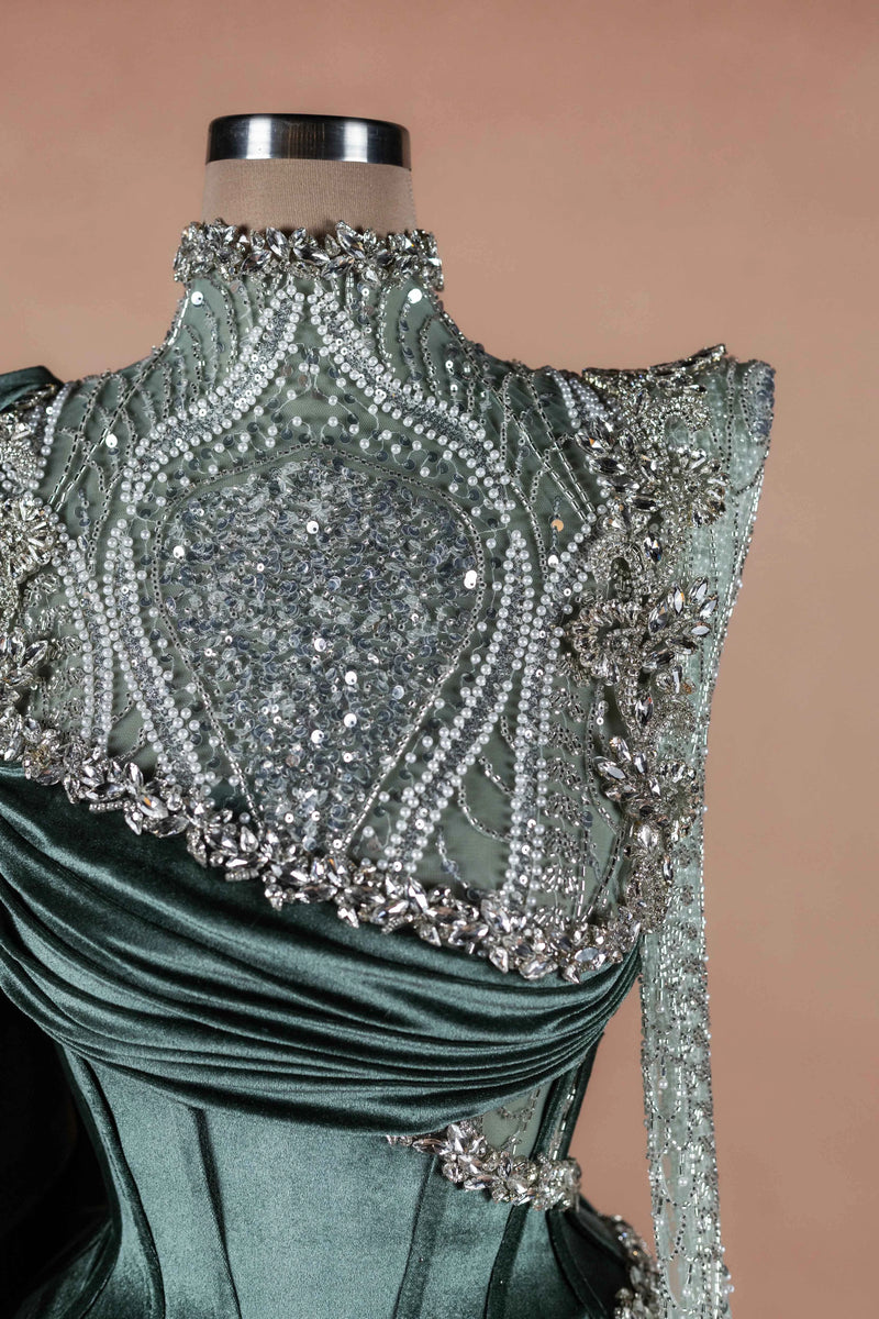 Sihëna Evergreen Citadel — emerald high-neck long-sleeve column evening dress