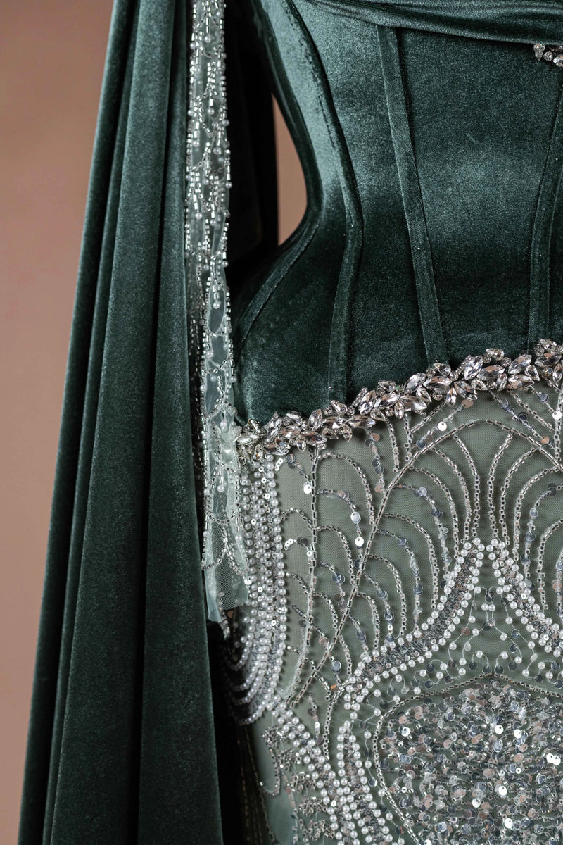 Sihëna Evergreen Citadel — emerald high-neck long-sleeve column evening dress