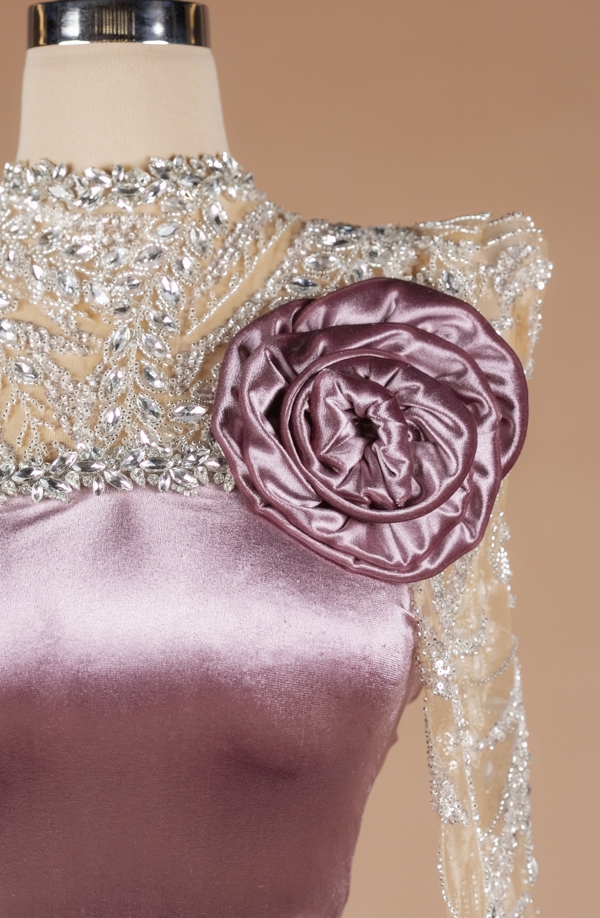 Sihëna Roselight Reverence — mauve high-neck long-sleeve column evening dress