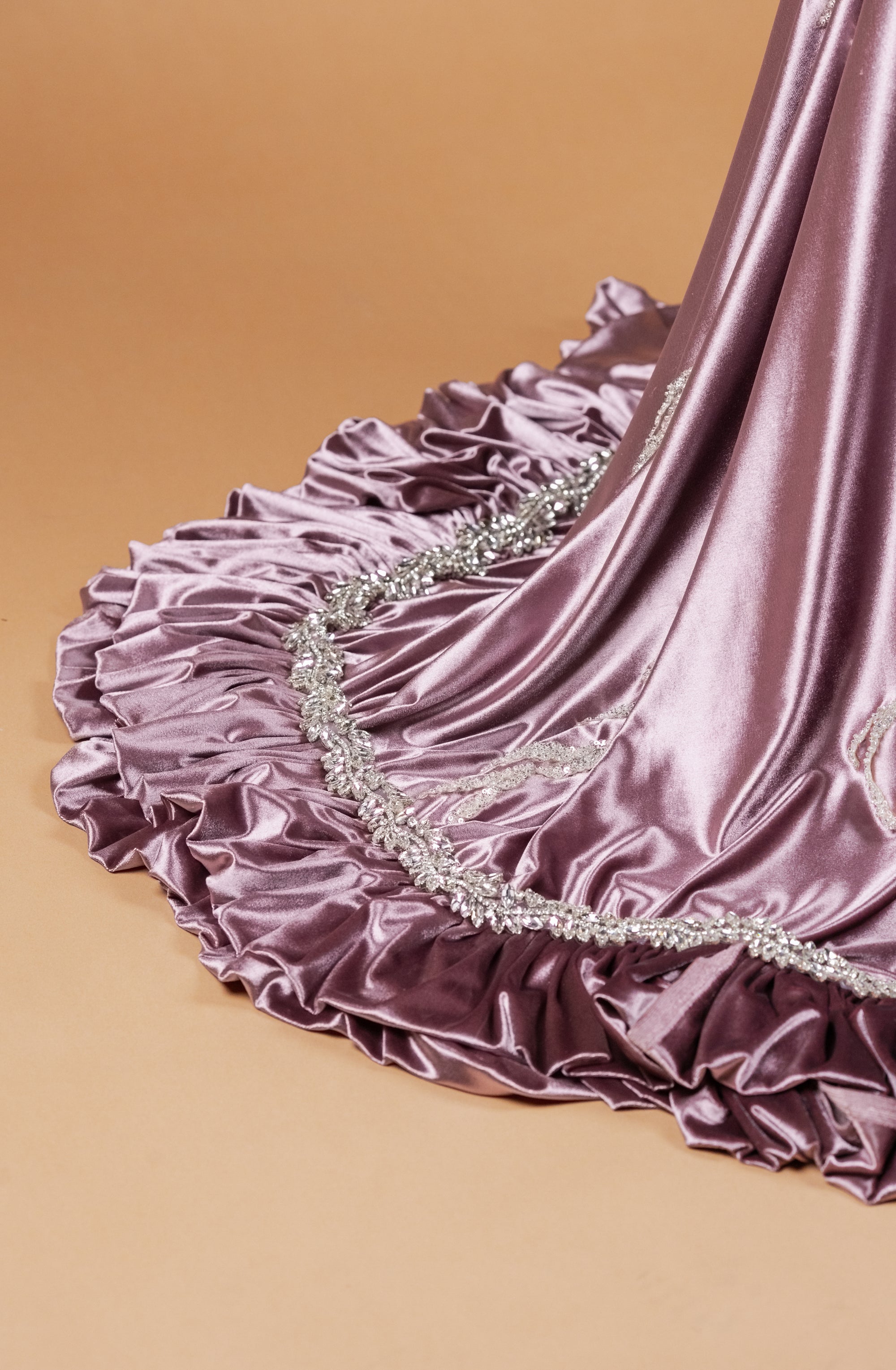 Sihëna Roselight Reverence — mauve high-neck long-sleeve column evening dress