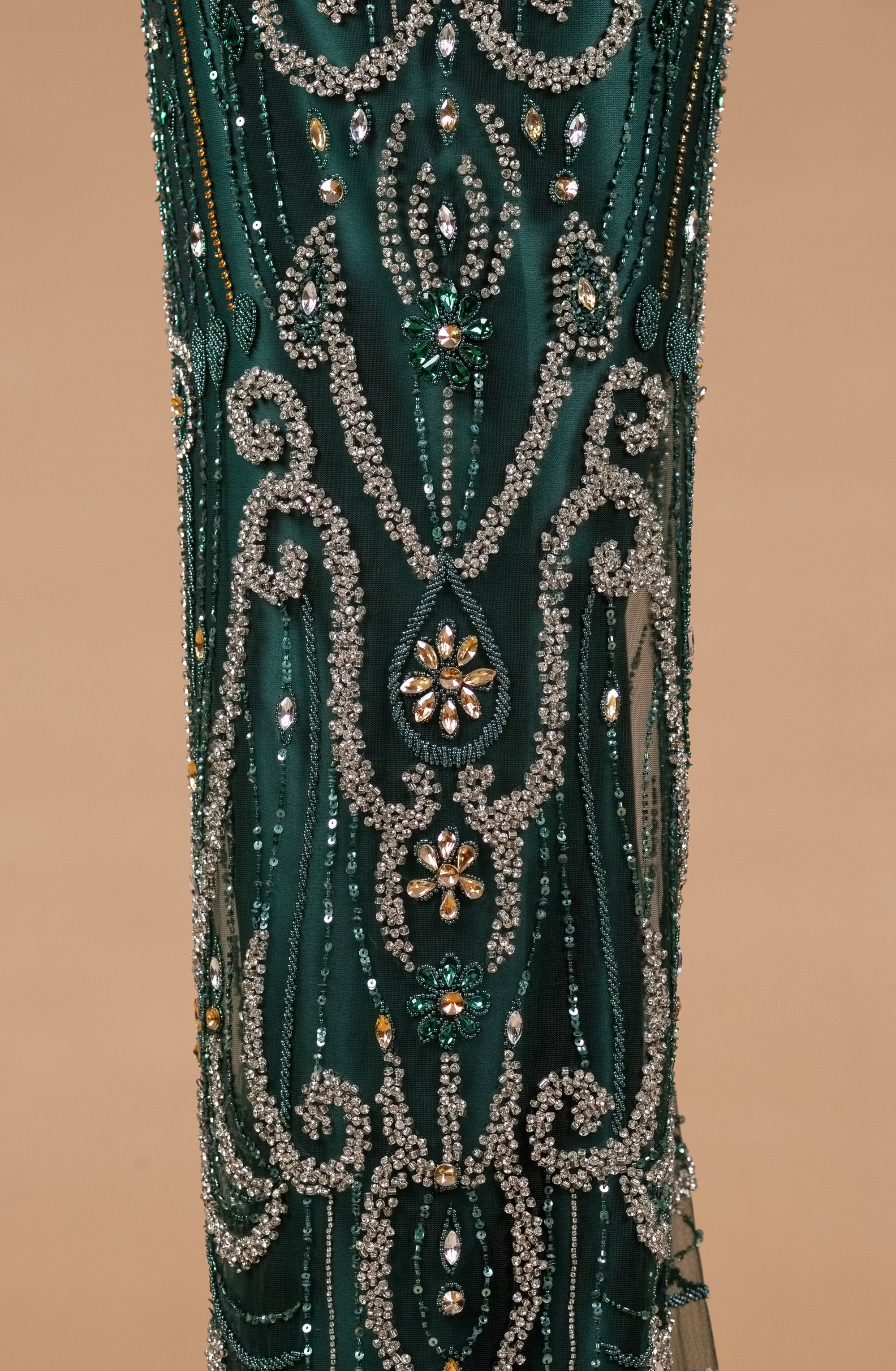 Sihëna Emerald Relic Radiance — emerald v-neck off-shoulder column evening dress