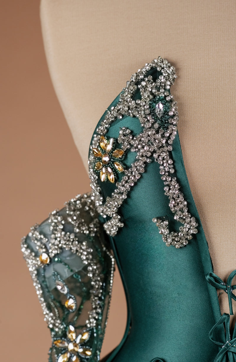 Sihëna Emerald Relic Radiance — emerald v-neck off-shoulder column evening dress