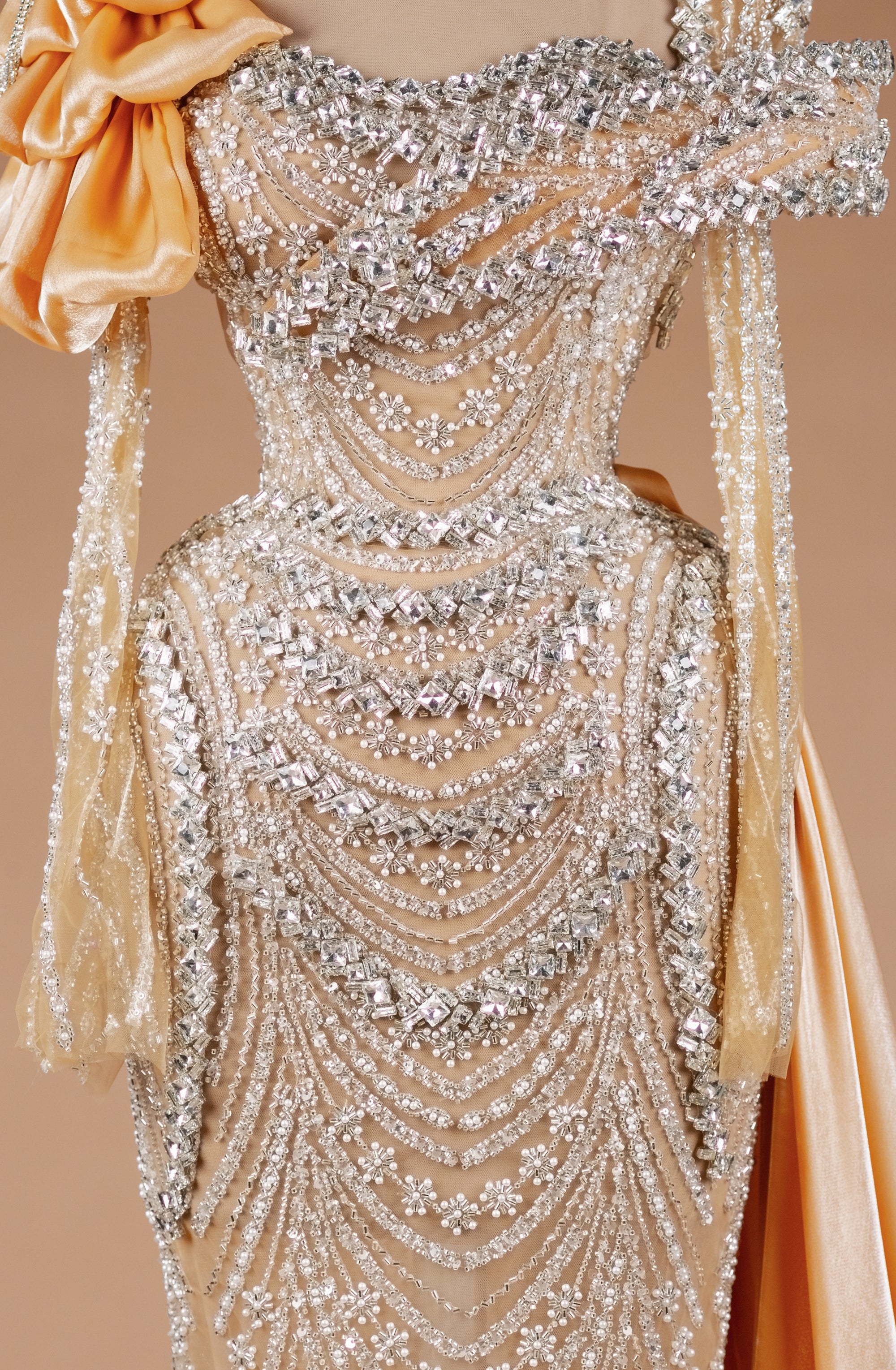 Sihëna Golden Minaret Gleam — gold high-neck off-shoulder column evening dress