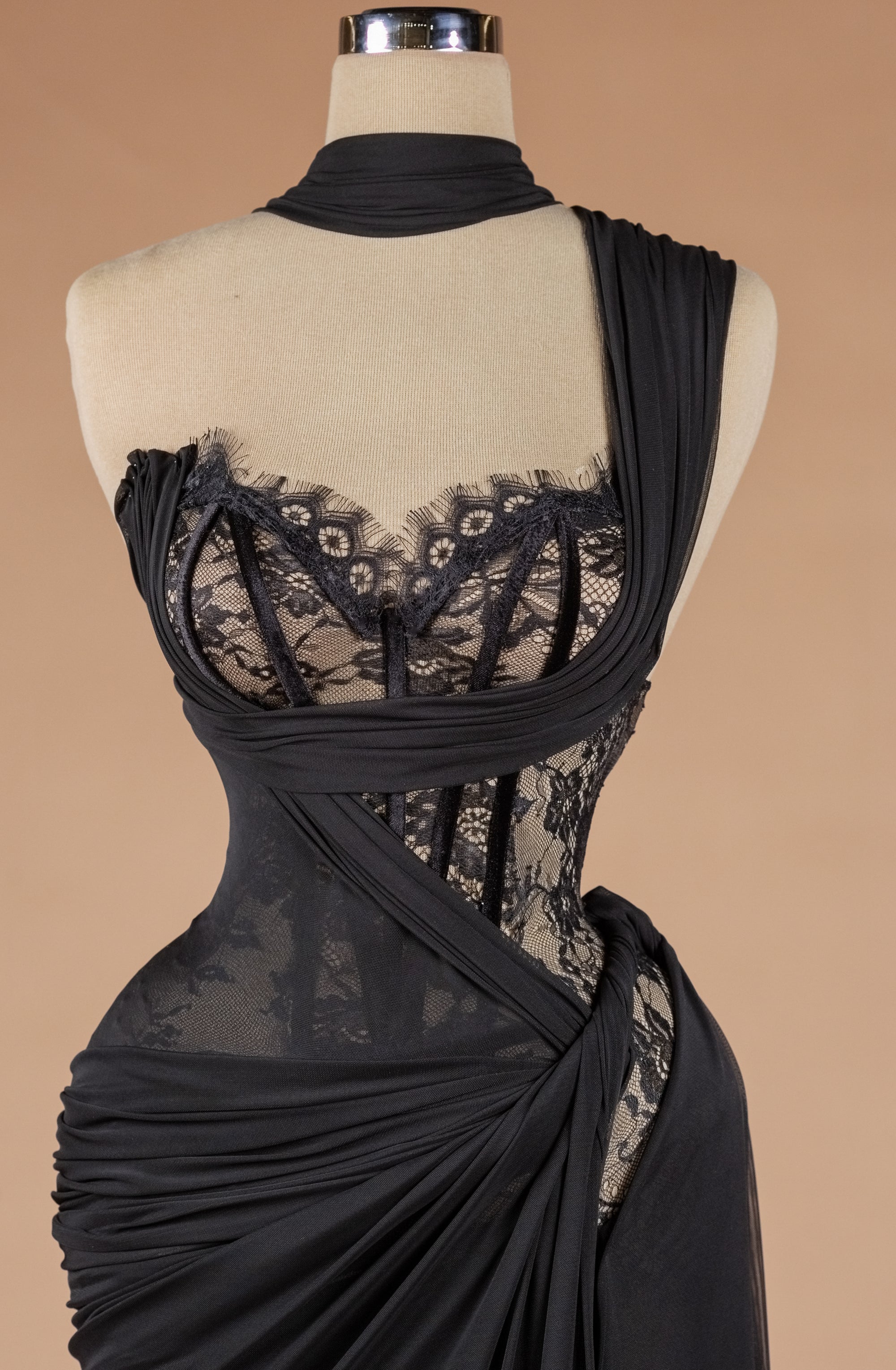 Sihëna Ebon Silhouette Whisper — black sweetheart sleeveless column evening dress