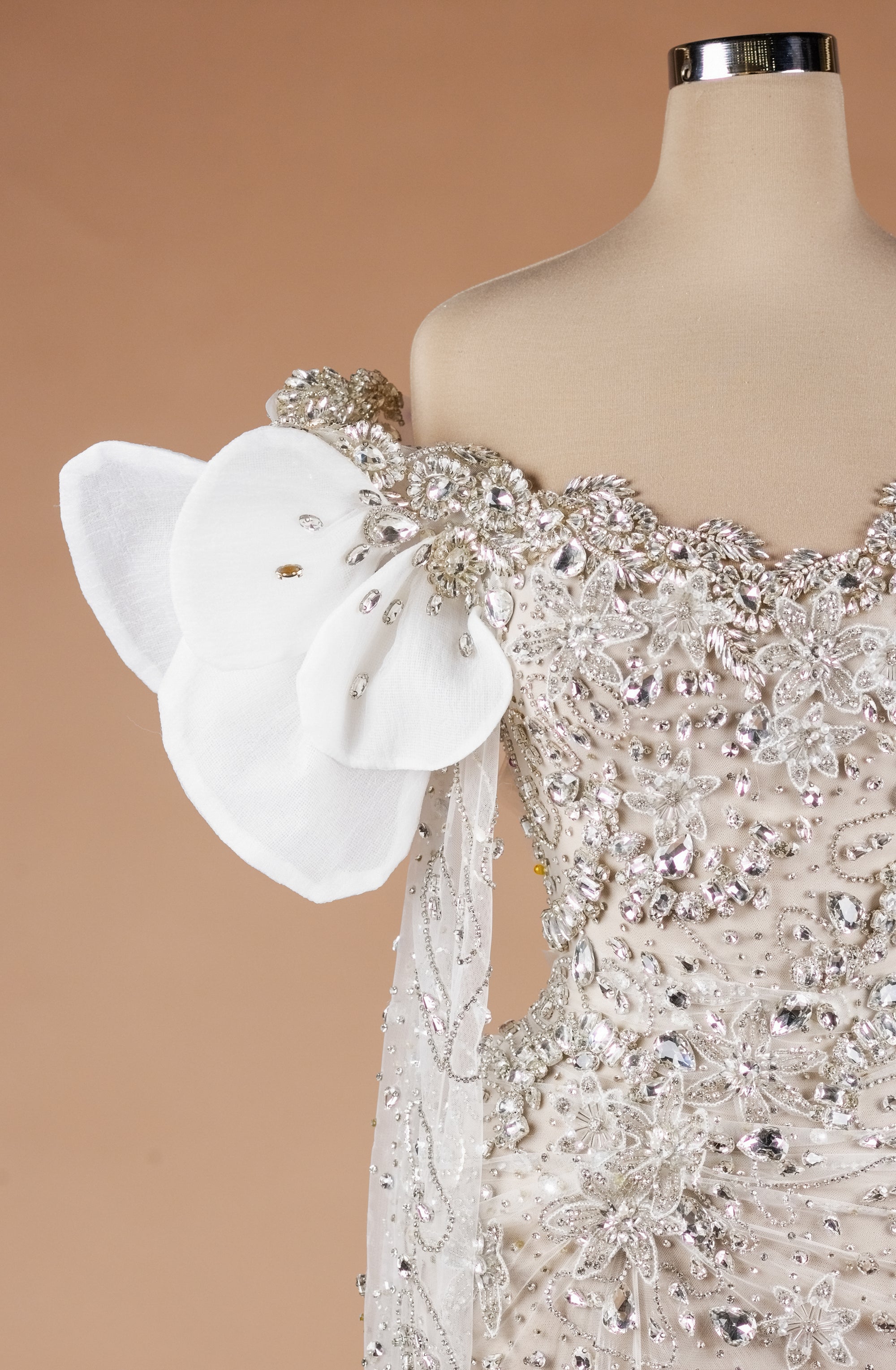 Sihëna Nocturne Veil Drapery — ivory sweetheart off-shoulder column evening dress