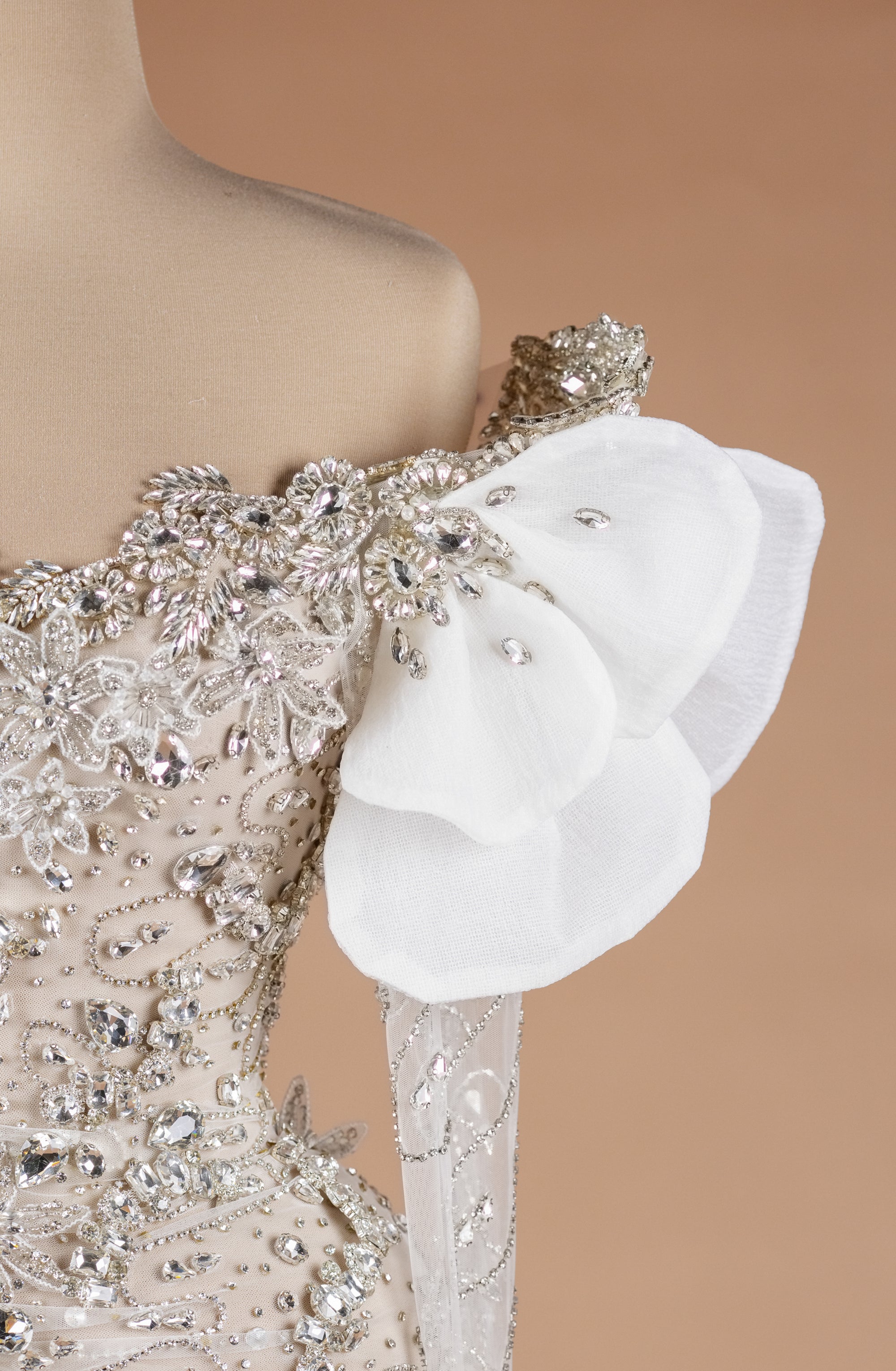 Sihëna Nocturne Veil Drapery — ivory sweetheart off-shoulder column evening dress