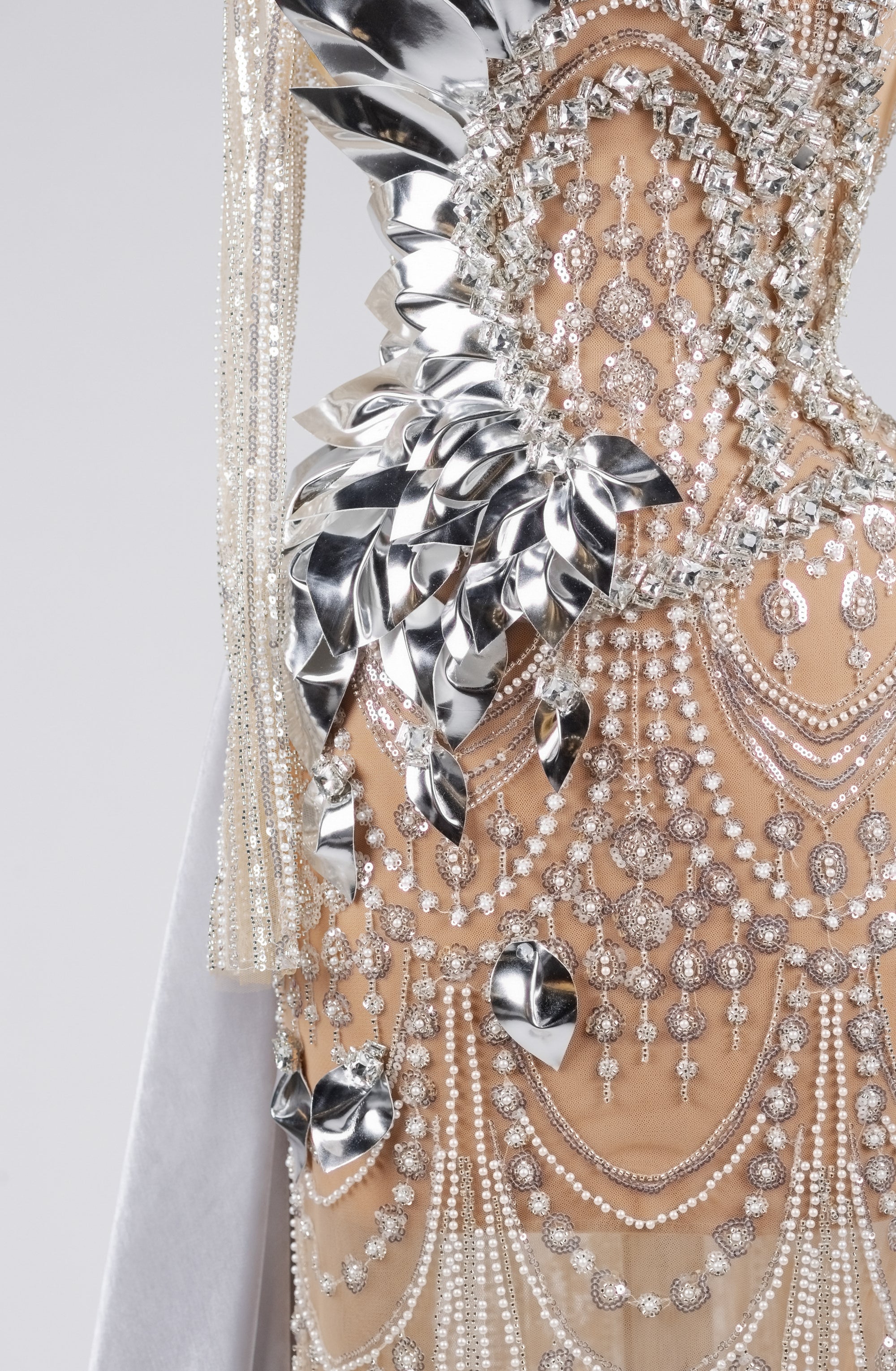 Sihëna Mirrored Pearl Marquee — silver high-neck long-sleeve column evening dress