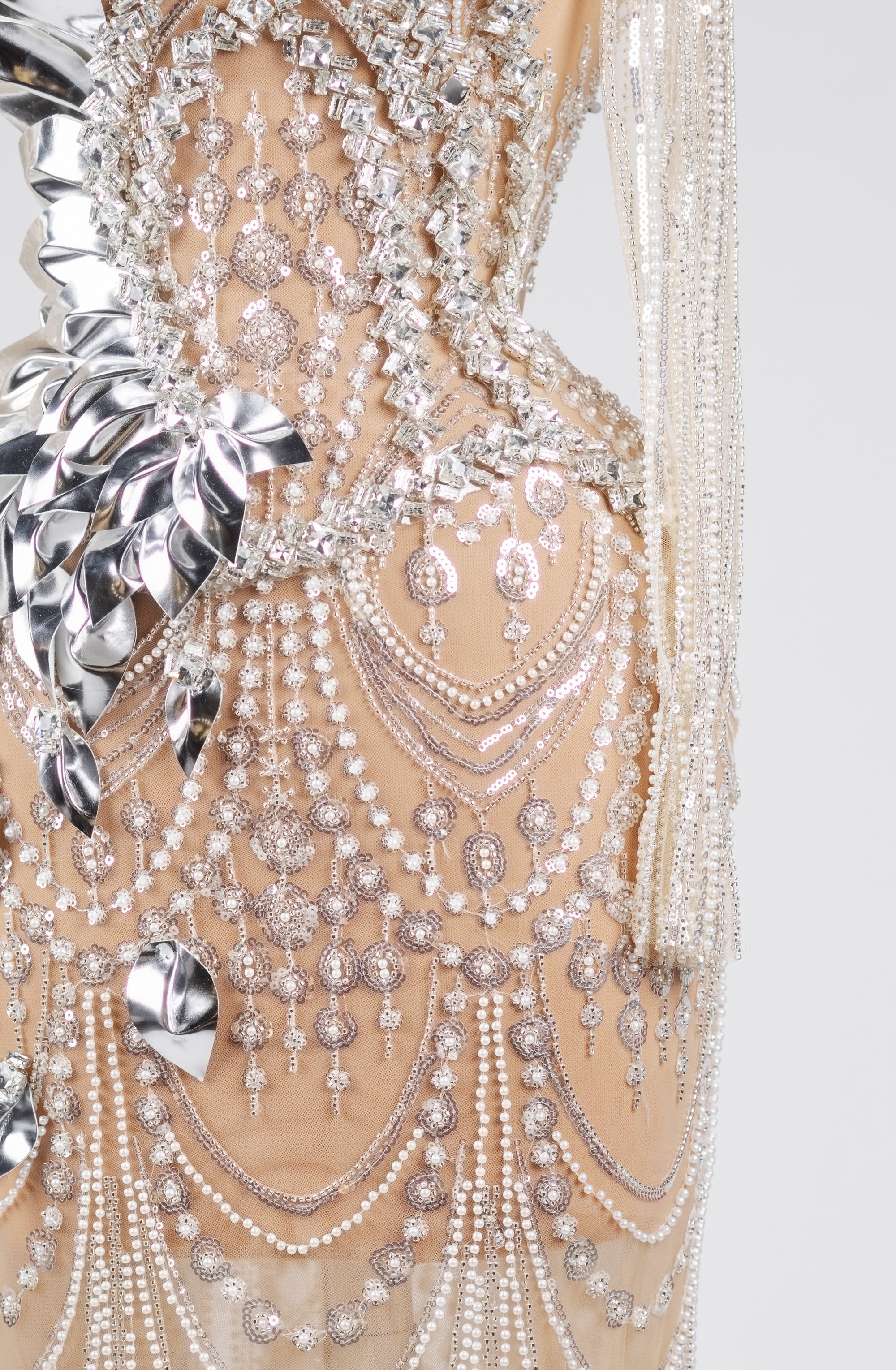 Sihëna Mirrored Pearl Marquee — silver high-neck long-sleeve column evening dress