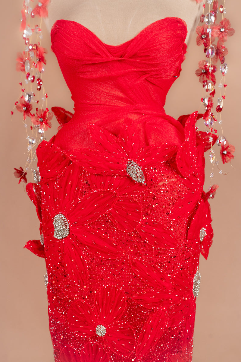 Sihëna Crimson Petal Halo — red sweetheart sleeveless column evening dress