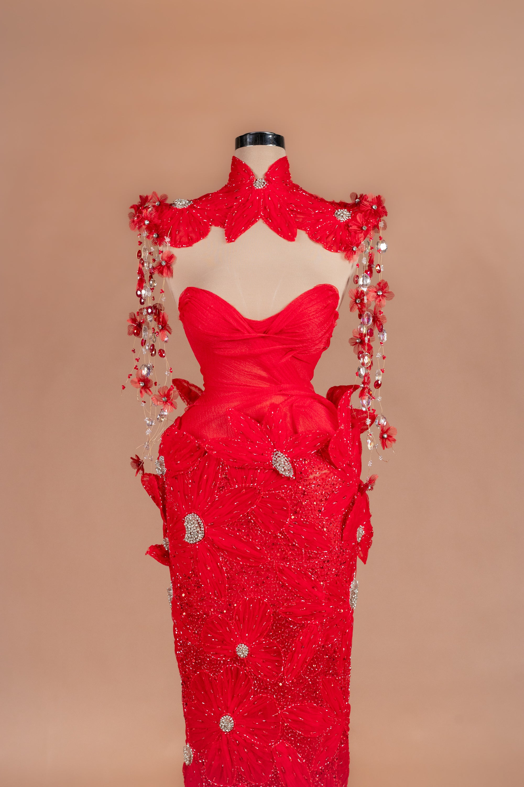 Sihëna Crimson Petal Halo — red sweetheart sleeveless column evening dress