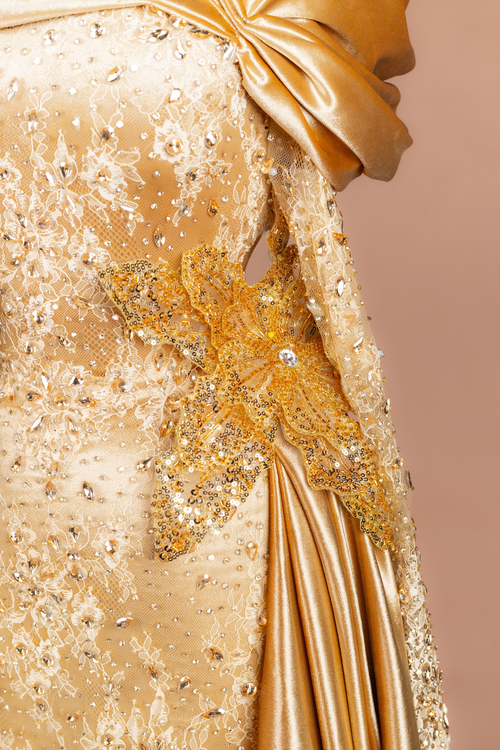 Sihëna Midas Dynasty — gold high-neck long-sleeve column evening dress