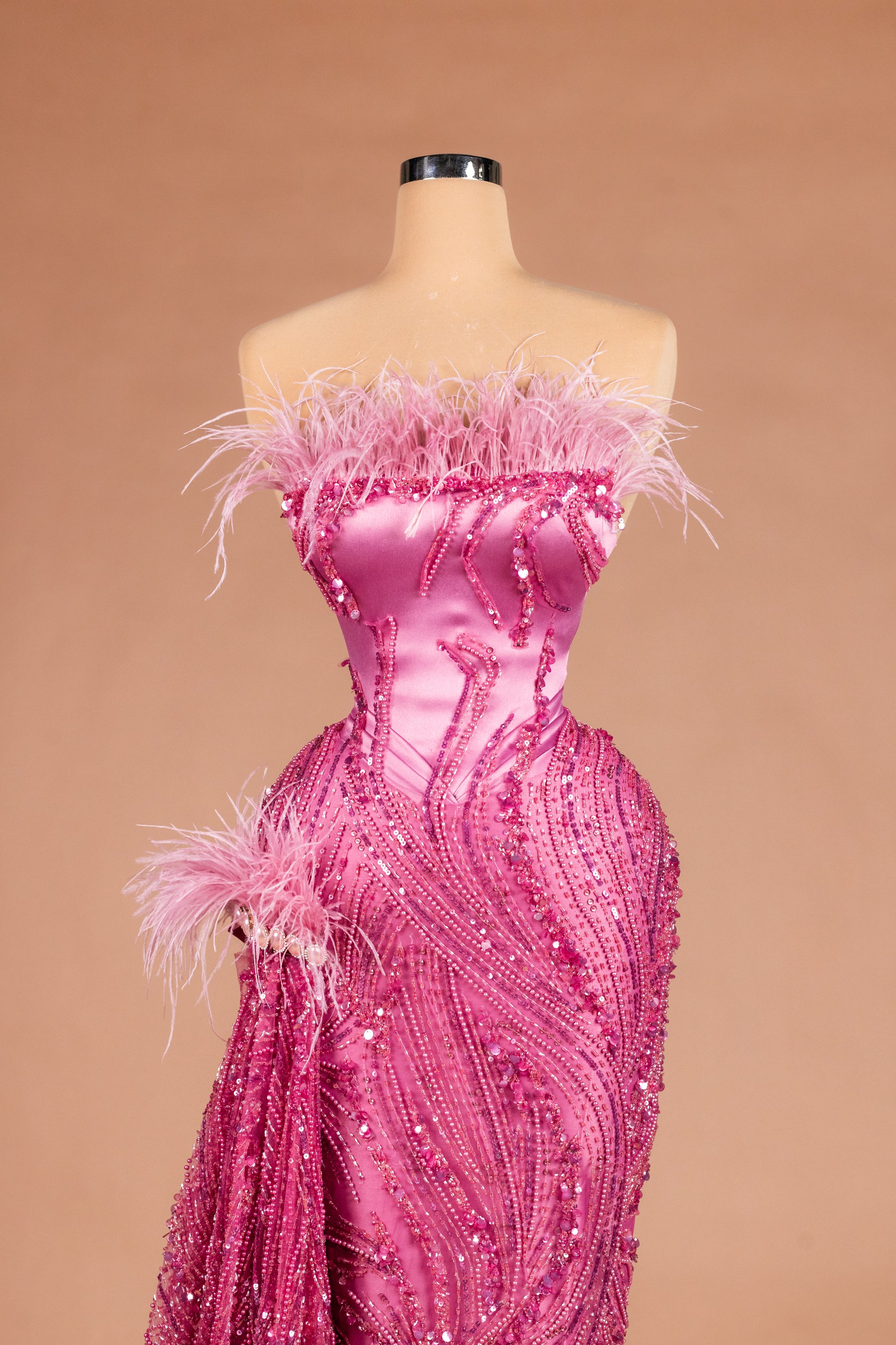 Sihëna Fuchsia Feather — fuchsia strapless sleeveless mermaid evening dress