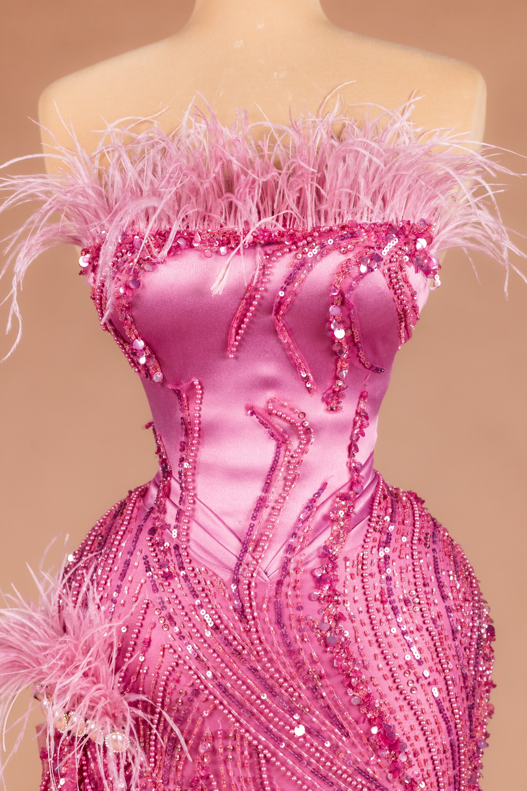 Sihëna Fuchsia Feather — fuchsia strapless sleeveless mermaid evening dress