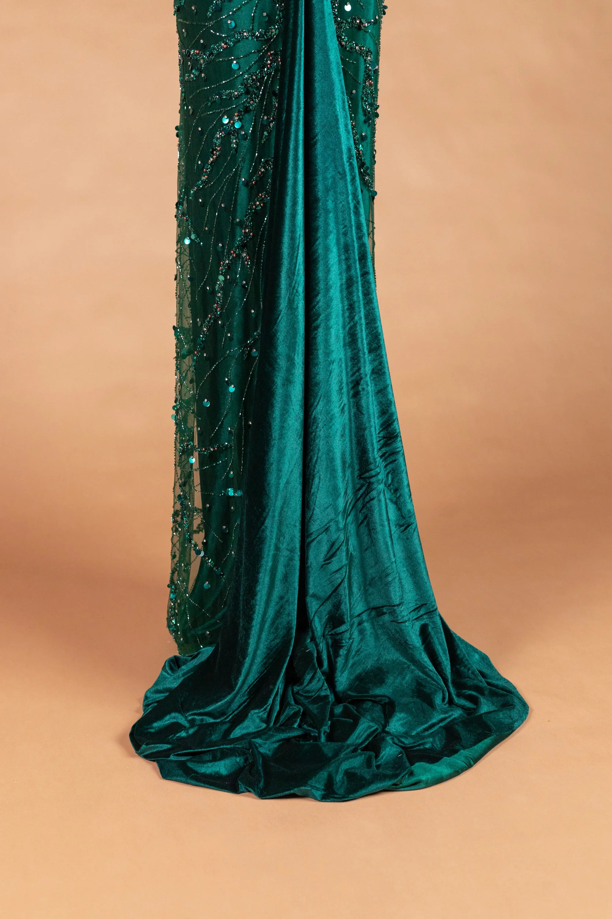 Sihëna Malachite Nocturne — emerald square long-sleeve column evening dress