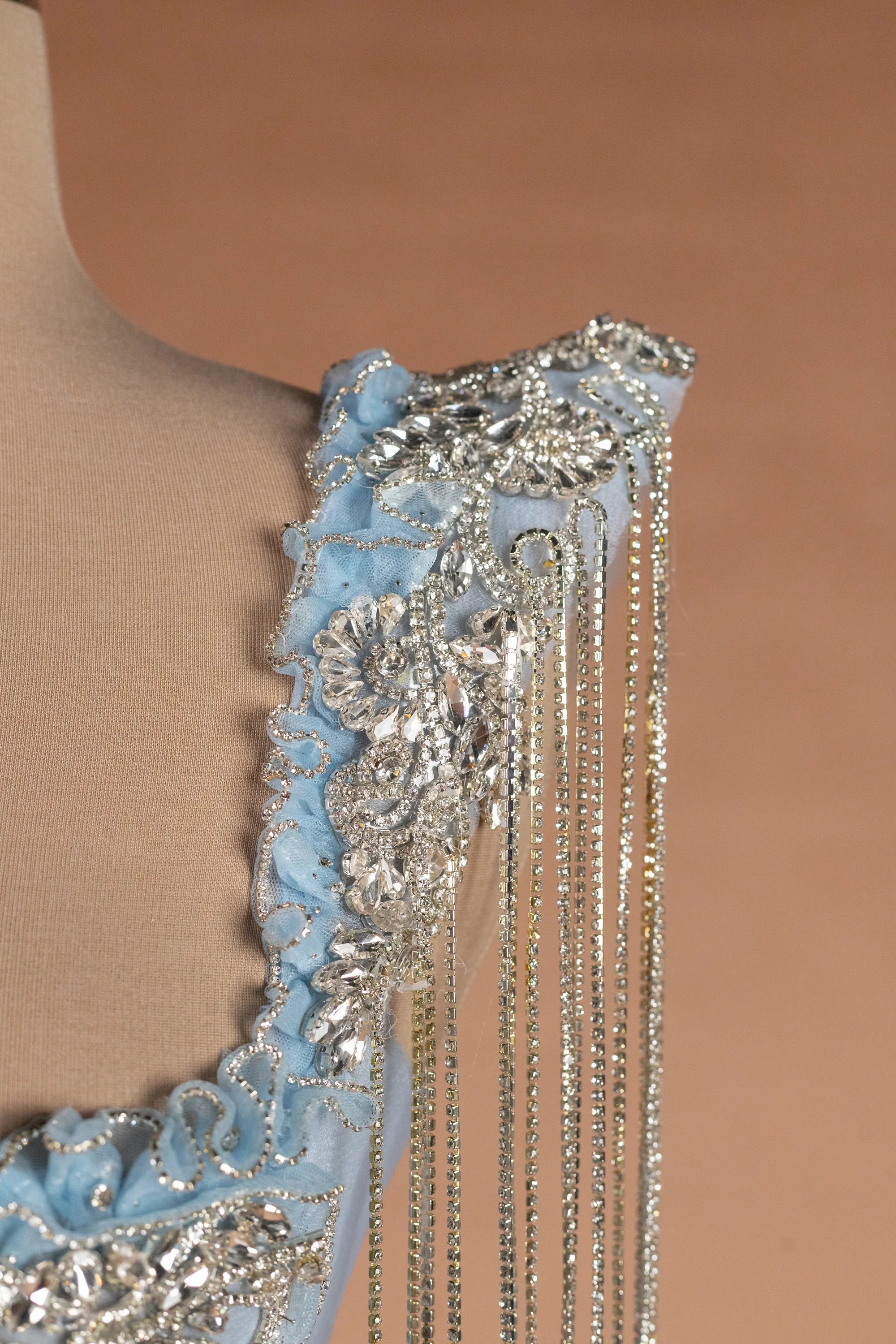 Sihëna Winter Waltz — powder-blue v-neck sleeveless mermaid evening dress